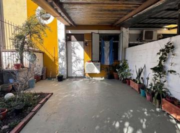 Casa · 70m² · 5 Ambientes · 1 Cochera · Casa en PH de 3 Dorm. en Venta en La Plata
