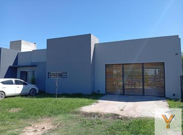 Casa · 220m² · 4 Ambientes · 2 Cocheras · Casa en Venta - 3 Dorm. 2 Baños - Entre Ríos