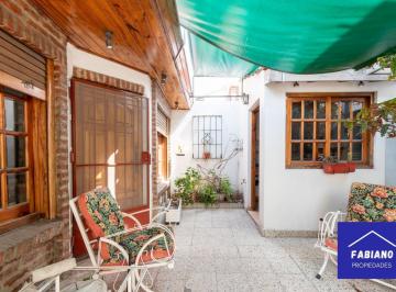 Depto 2 - Patio · Apto Credito! Casa Para Dos Familias.