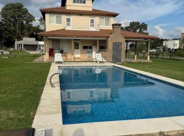 Casa · 170m² · 8 Ambientes · 5 Cocheras · Casa en Barrio Privado La Magdalena
