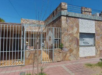 Casa · 90m² · 2 Ambientes · 1 Cochera · Casa en Venta Reciclada Apta Crédito Oportunidad