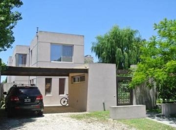 Casa · 260m² · 6 Ambientes · 4 Cocheras · Conquipropiedades - Venta Casa en Laguna del Sol
