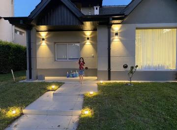 Casa · 250m² · 6 Ambientes · 3 Cocheras · Casa con Pileta en El Sosiego