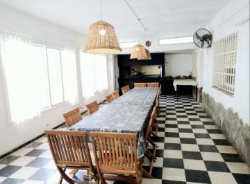 Casa de 5 ambientes, Pueblo Esther · Hermosa Propiedad con Amplio Parque en Pueblo Esther Oroño y El Rio