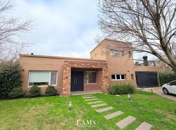 Casa · 330m² · 6 Ambientes · 2 Cocheras · Venta - Casa 6 Ambientes - Barrio Privado Rumenco