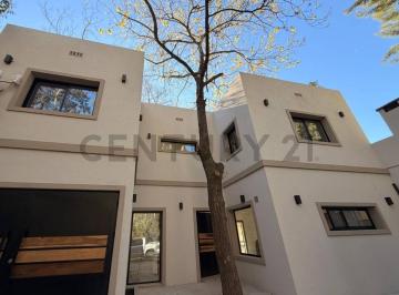 Casa · 200m² · 4 Ambientes · 1 Cochera · Alquiler Casa Barrio Cerrado