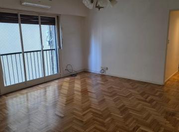 Departamento de 4 ambientes, Caballito · Muy Lindo 4 Ambientes Al Frente en Excelente Zona