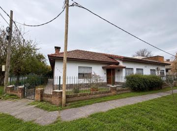 Casa · 270m² · 4 Ambientes · 2 Cocheras · Casa en Alquiler City Bell