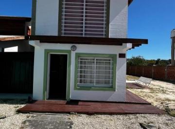 Casa · 103m² · 4 Ambientes · Casa en Venta - 3 Dorm. 2 Baños - 510 m² - Villa Gesell