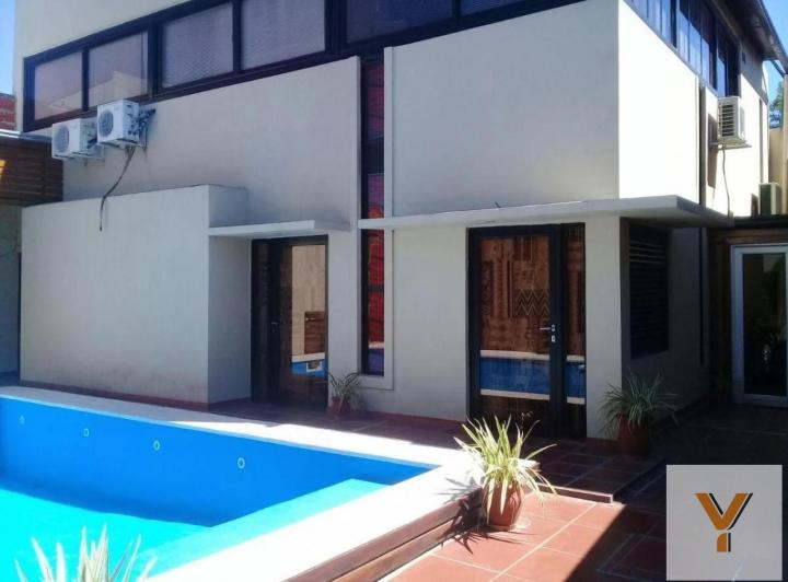 Casa · 260m² · 8 Ambientes · 10 Cocheras
