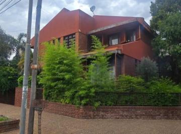 Casa · 250m² · 10 Ambientes · 2 Cocheras · Casa en Jose León Suarez