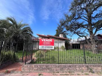 Casa · 1200m² · 10 Ambientes · 1 Cochera · Casa en Granja de Funes