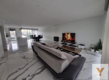 Casa · 200m² · 6 Ambientes · Casa en Venta - 3 Dorm. 3 Baños - 224.99 m - La Plata