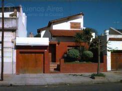 Casa · 360m² · 5 Ambientes · 2 Cocheras