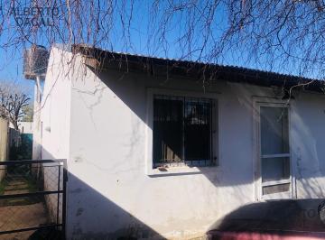 Casa · 70m² · 3 Ambientes · 2 Cocheras · Casa en Venta en 473 E/28 y 29 City Bell - Alberto Dacal Propiedades