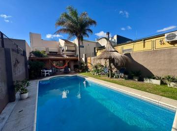 Casa · 220m² · 7 Ambientes · 2 Cocheras · Casa en Barrio Norte
