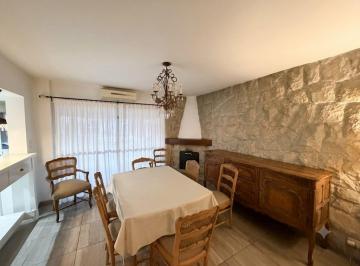 Casa · 220m² · 7 Ambientes · 2 Cocheras · Casa en Barrio Norte