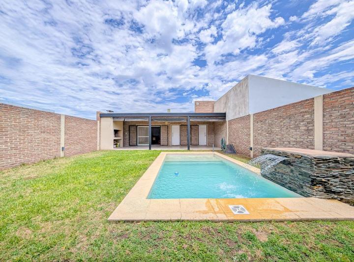 Casa · 191m² · 4 Ambientes · 2 Cocheras