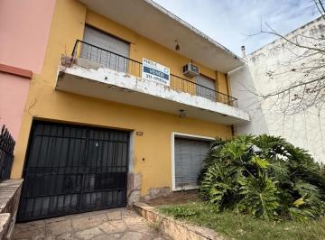Casa · 283m² · 3 Dormitorios · 1 Cochera · Casa 3 Dorm. a Refaccionar en Alberdi