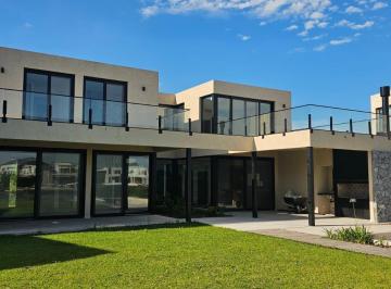 Casa · 319m² · 7 Ambientes · 4 Cocheras · Casa en Venta Pilará