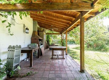 Casa · 201m² · 5 Ambientes · 2 Cocheras · Casa en Villa Santos Tesei