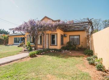Quinta vacacional · 180m² · 2 Dormitorios · Casa Quinta Rucanelo N 3015
