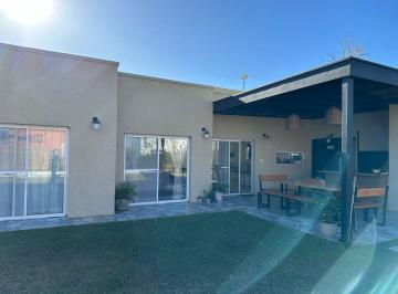 Casa · 13055m² · 4 Ambientes · 1 Cochera · Venta Casa 4 Amb Pileta Santa Isabel