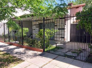 Casa de 3 ambientes, Quilmes · Alquiler con Opcion a Compra! Chalet 3 Amb. Doble Cochera