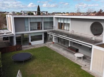 Casa · 812m² · 8 Ambientes · 4 Cocheras · Casa en Venta en San Isidro Labrador