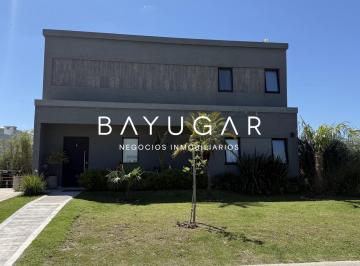 Casa · 193m² · 5 Ambientes · 2 Cocheras · Venta - Casa en Barrio Santa Elisa - Pilar