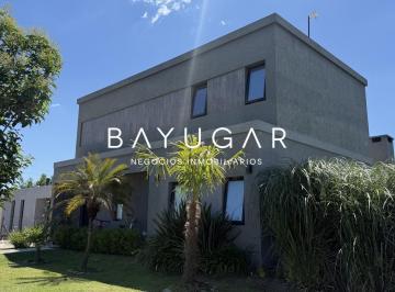 Casa · 193m² · 5 Ambientes · 2 Cocheras · Venta - Casa en Barrio Santa Elisa - Pilar