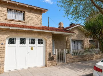 Casa · 150m² · 4 Ambientes · 1 Cochera · Casa en La Perla