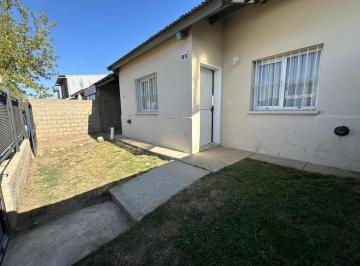 Casa · 60m² · 3 Ambientes · 1 Cochera · Casa Apta Credito 3 Amb con Jardin Parquizado
