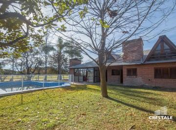 Casa · 190m² · 5 Ambientes · 1 Cochera · Venta / Permuta - Casa 4 Dorm. con Quincho y Pileta - Funes, Santa Fe.