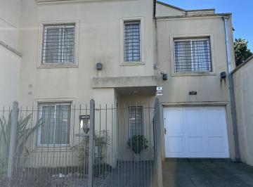 Casa · 224m² · 6 Ambientes · 3 Cocheras · Casa Apta Crédito en El Centro de Lujan