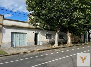 Casa · 100m² · 5 Ambientes · 1 Cochera · Casa en Venta - 4 Dorm. 1 Baño 1 Toilette - Parrilla Jardin - 315 m² - Las Flores