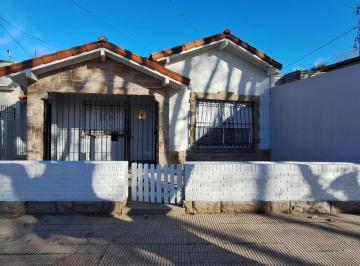 Casa · 142m² · 3 Ambientes · Muy Linda Casa Para Uso Vivienda o Uso Comercial