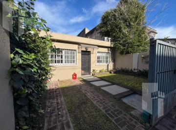 Casa · 55m² · 3 Ambientes · 1 Cochera · Venta Casa 3 Ambientes con Patio y Cochera, Bella Vista