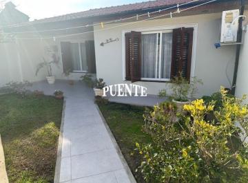 Casa · 3 Ambientes · 1 Cochera · Casa en Banfield Este