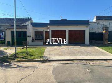 Casa · 126m² · 3 Ambientes · 1 Cochera · Casa en Banfield Este