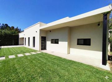 Casa · 194m² · 4 Ambientes · 4 Cocheras · Alquiler Casa 4 Ambientes a Estrenar Piscina Loma Verde Escobar