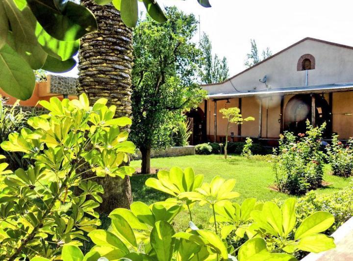 Hotel · 2000m²