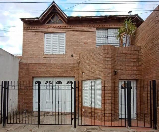Casa · 220m² · 6 Ambientes · 1 Cochera