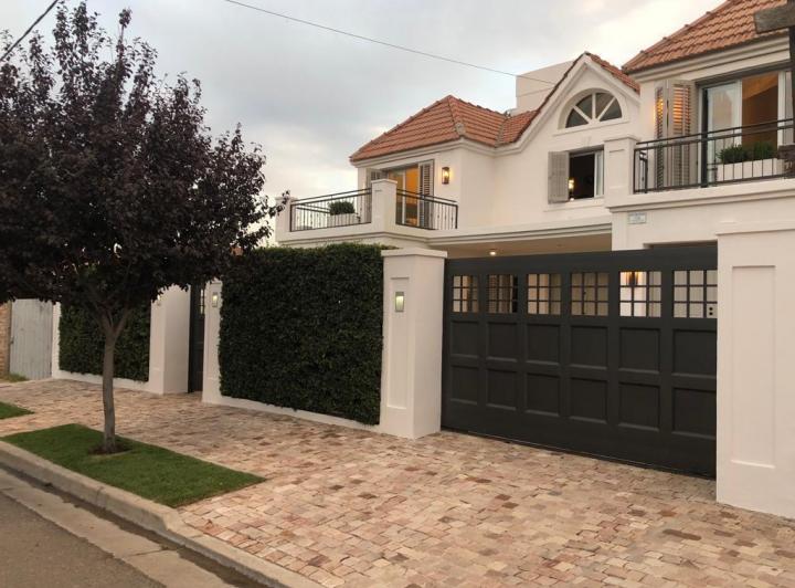 Casa · 320m² · 3 Dormitorios · 1 Cochera
