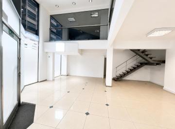Local comercial · 265m² · Excelente Local Comercial con Oficinas en Alquiler
