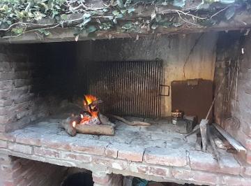 Casa en Alquiler Temporal de 2 ambientes Muñiz · Cabaña Para 2 a 4 Personas Sobre 1000 m² de Parque Boscoso.