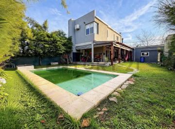 Casa · 149m² · 4 Ambientes · 1 Cochera · Venta Casa de 2 Dorm. + Comodín con Pileta en Tierra de Sueños III