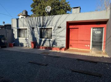 Casa de 5 ambientes, Florencio Varela · Propiedad en Zona Comercial! Av Lujan Al 1269
