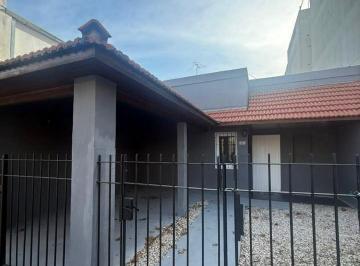 Casa · 84m² · 4 Ambientes · 1 Cochera · Casa 4 Ambientes con Cochera Reciclada en Venta - Quilmes Oeste