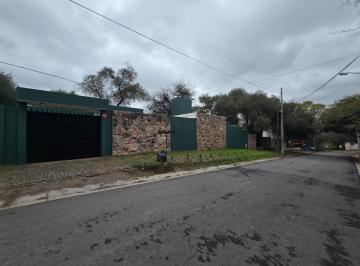 Casa · 180m² · 4 Ambientes · 1 Cochera · Hermosa Casa con Pileta: 3 Dorm. - Quincho con Asador.